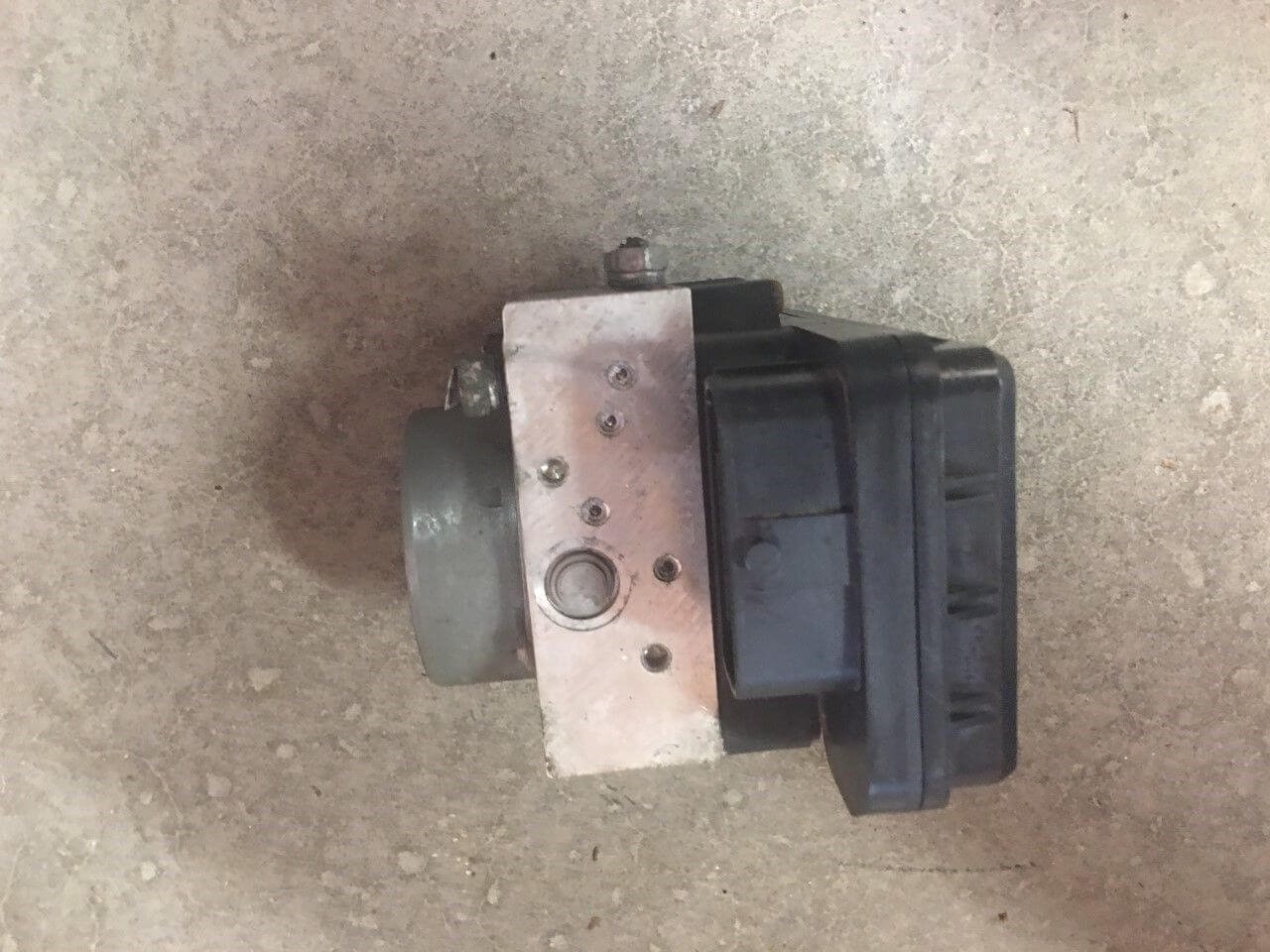 Used OEM 2015 Toyota Corolla ABS Anti-Lock Brake Pump Assembly OEM