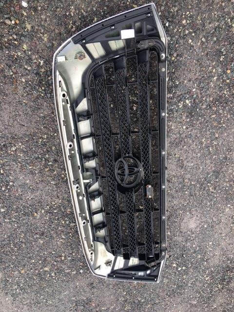 Used OEM 2007-2008 Toyota Tundra Upper Front Chrome Grille OEM