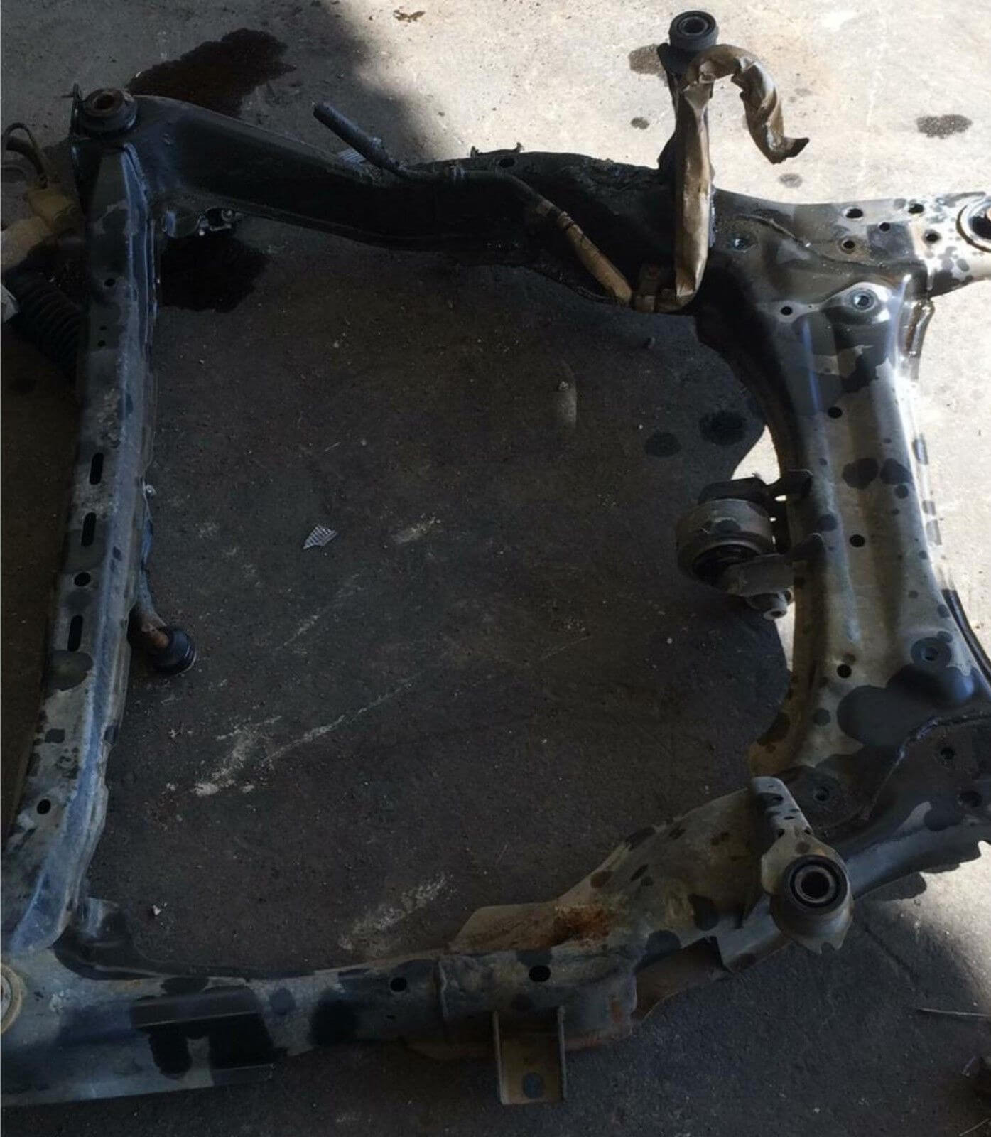 Used OEM 2009-2011 Kia Borrego Front Subframe Engine Cradle OEM