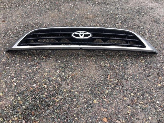 Used OEM 2007-2008 Toyota Tundra Upper Front Chrome Grille OEM