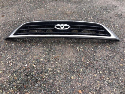 Used OEM 2007-2008 Toyota Tundra Upper Front Chrome Grille OEM