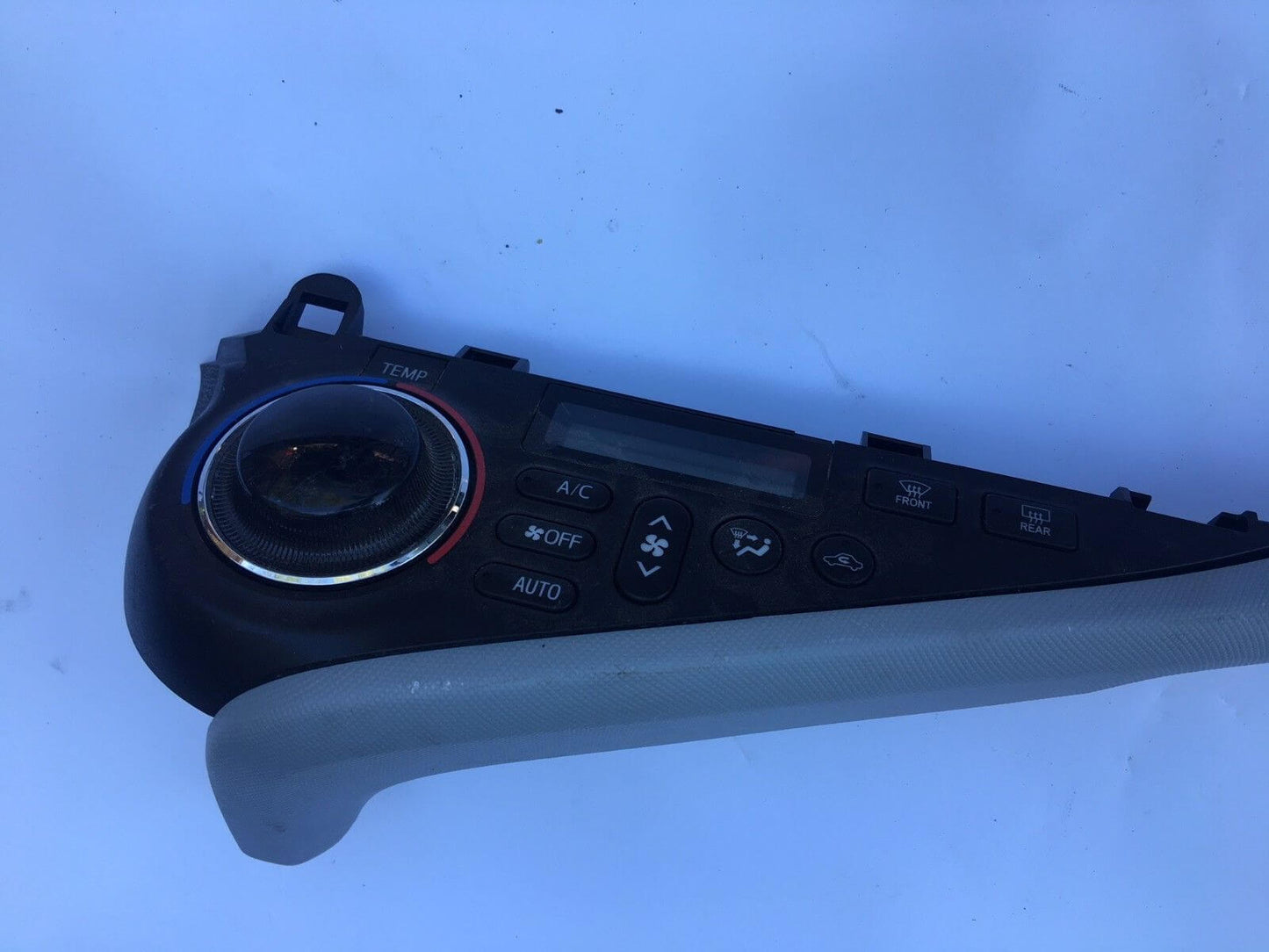 Used OEM 2012-2014 Toyota Prius C AC Heater Climate Control Module 55900-52740 OEM