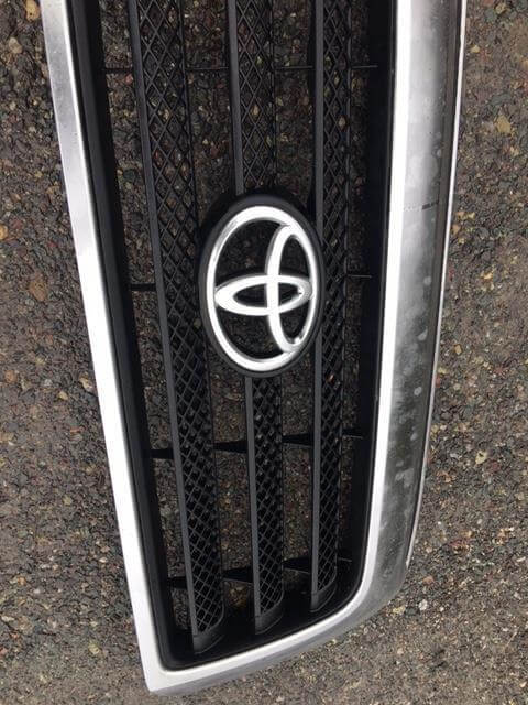 Used OEM 2007-2008 Toyota Tundra Upper Front Chrome Grille OEM